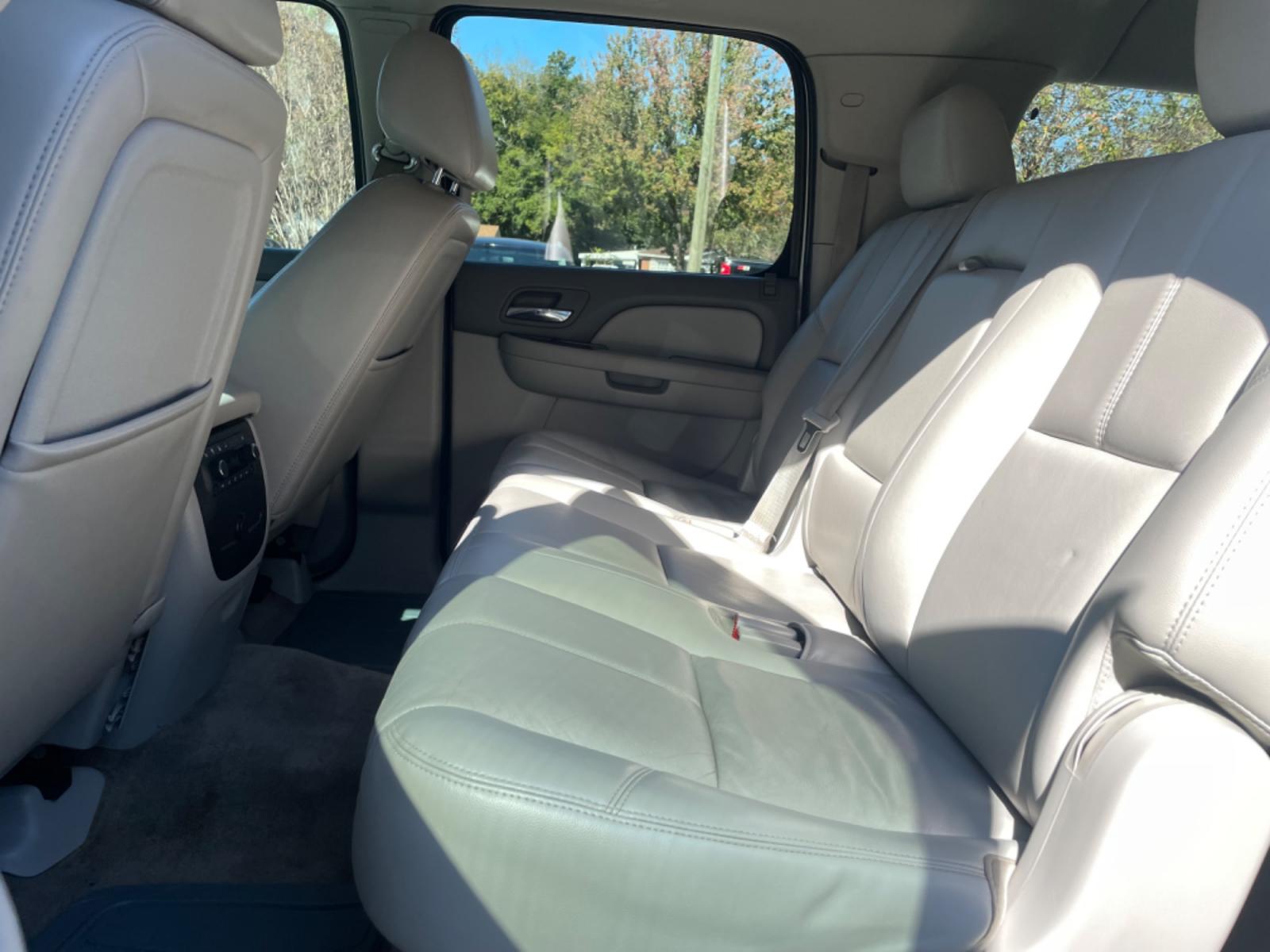 2012 WHITE GMC YUKON XL 1500 SLT (1GKS1LE07CR) with an 5.3L engine, Automatic transmission, located at 5103 Dorchester Rd., Charleston, SC, 29418-5607, (843) 767-1122, 36.245171, -115.228050 - Photo #16